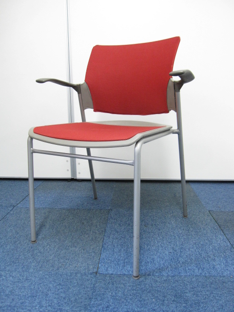 【ミーティングチェア】オカムラ製　フォルマミーティングチェア肘付き　カラー：レッド【会議用チェア】
                        フォルマ
                                    中古
            
