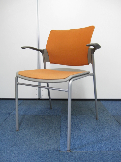 【ミーティングチェア】オカムラ製　フォルマミーティングチェア肘付き　カラー：イエロー【会議用チェア】
                        フォルマ
                                    中古
            