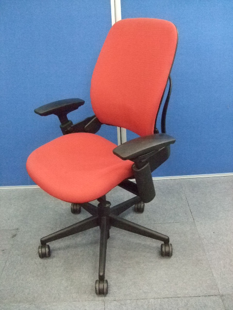 【売れ筋】　高級チェアでまよったらコレ！【肘付きハイバックチェア】
                        リープチェア　V2
                                    中古
            