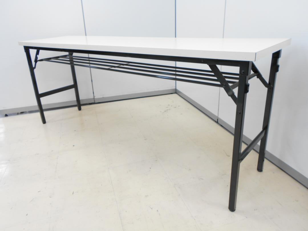 会議室以外の通常業務スペースにも馴染むホワイト色の折り畳みテーブル
                        
                                    中古
            