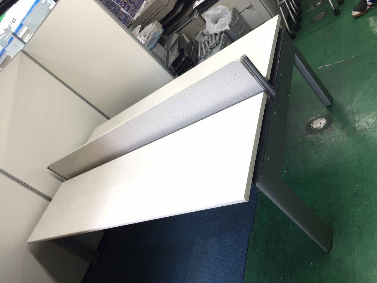 【おつとめ品】【フリーアドレスデスク】内田洋行製　アイデッキシリーズ　カラー：ホワイト　※両サイドの脚部が天板より少しはみ出ます。【画像参照】【中古　事務デスク】
                        アイデッキ
                                    中古
            