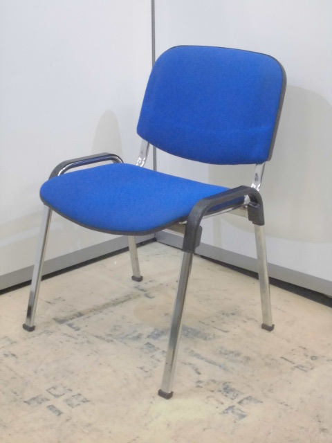 安定のブルーカラー！スタッキングチェアは大人気です！
                        
                                    中古
            
