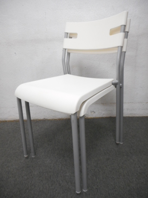 【セット商品】■スタッキングチェア2脚セット　ホワイト（樹脂） ■IKEA【ロット】【中古オフィス家具・新宿】 
                        
                                    中古
            