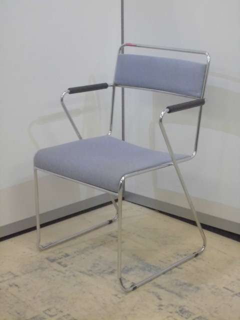 珍しい肘付スタッキング！安心のコクヨ製！
                        
                                    中古
            