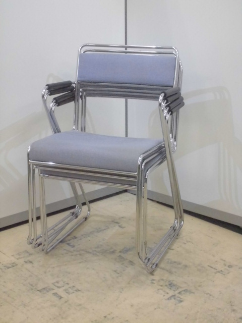 【4脚セット割】珍しい肘付スタッキング！安心のコクヨ製！
                        
                                    中古
            