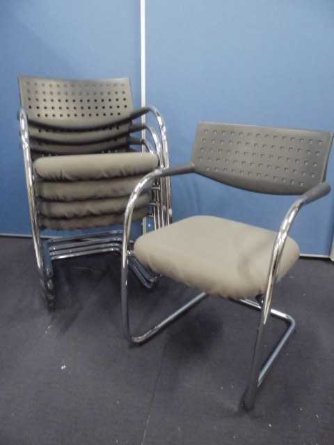 VISAVIS/ビザビ｜ヴィトラ社｜スタッキングチェア5脚セット｜【デザイナーズ家具】【セット商品】
                        
                                    中古
            