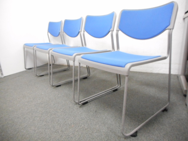【セット商品】■スタッキングチェア4脚セット　■コバルトブルー　■イトーキ（ITOKI）
                        スタッキングチェア 210
                                    中古
            