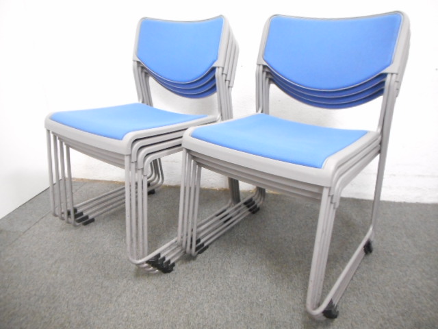 【セット商品】■スタッキングチェア8脚セット　■コバルトブルー　■イトーキ（ITOKI） 
                        スタッキングチェア 210
                                    中古
            