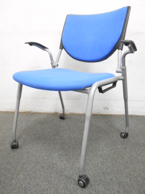 ■スタッキングチェア（肘付）ブルー ■オカムラ（okamura）プロスタック　背パッドタイプ≪1脚限定特価！≫
                        プロスタック
                                    中古
            