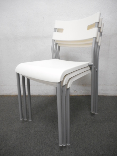 【セット商品】■スタッキングチェア3脚セット　ホワイト（樹脂） ■IKEA【中古オフィス家具・新宿・渋谷】 
                        
                                    中古
            