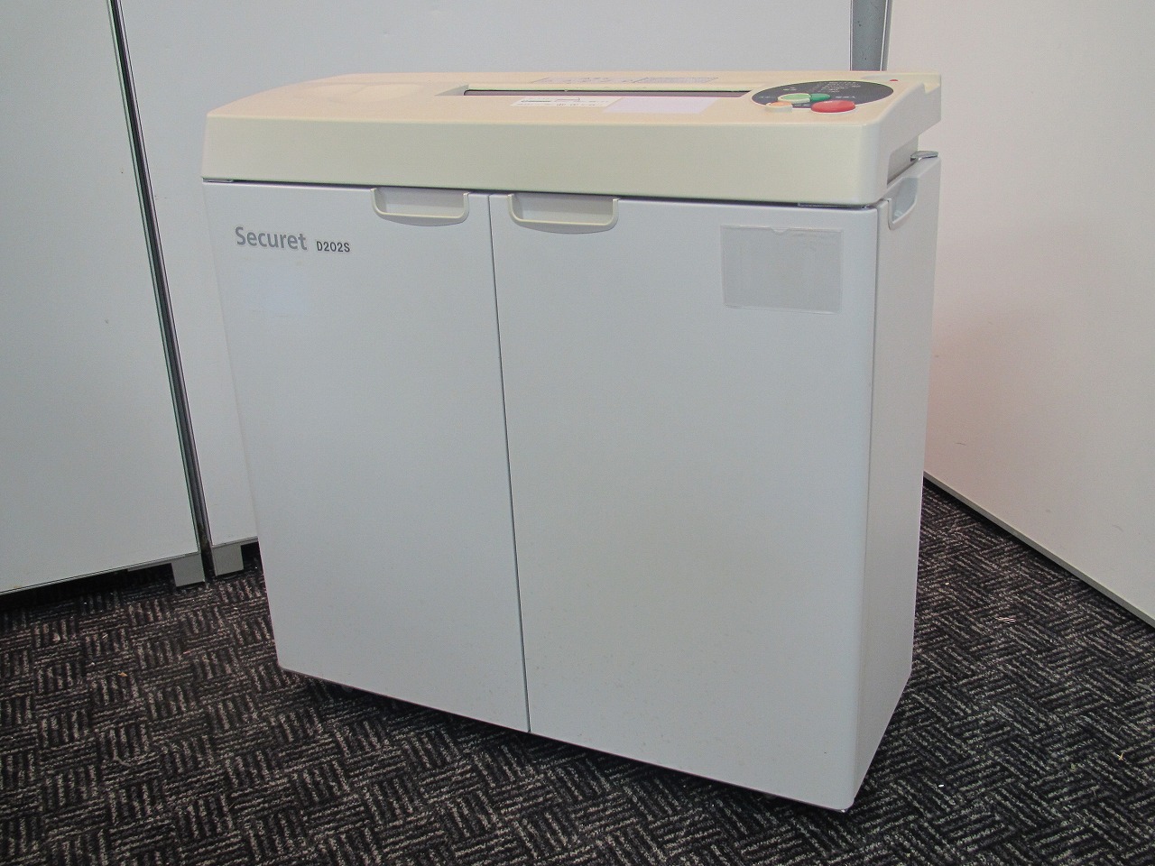 石澤製作所製　セキュア環境の為に生まれたシュレッダー　D202S　【マイナンバー】
                        securet  D202S
                                    中古
            