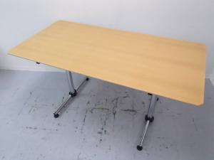 ～問い合わせ多数・高級テーブル入荷しました～　USMハラー｜キトスシリーズ｜デザイン性溢れるハイセンスなテーブルです！【状態良好品！】
                        キトス
                                    中古
            