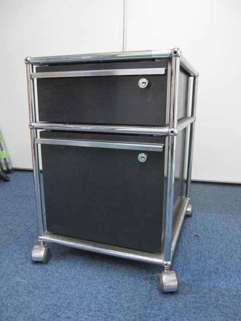 【デザイナーズ家具がまとめて入荷！】USM Haller ハラーシステムロールボーイ　2段ワゴン　ブラック
                        ロールボーイ
                                    中古
            