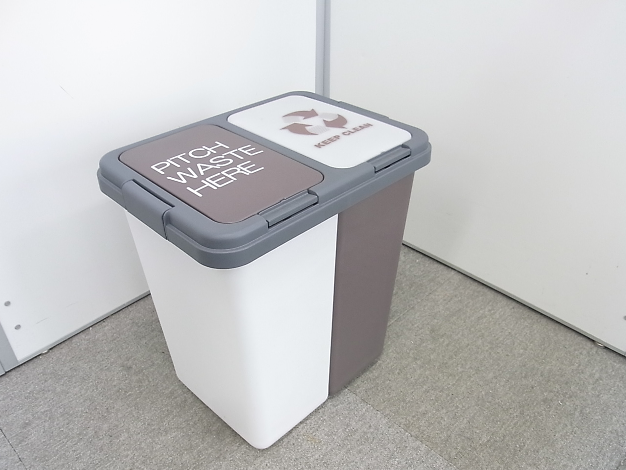 【オフィスアクセサリー】ゴミ箱■扉が二つなので分別出来ますよ！■ご自宅用でもご使用頂けます！

                        
                                    中古
            