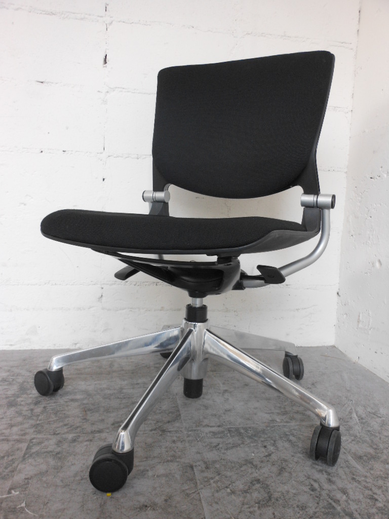 オカムラ　ミーティングチェア・キャスター付・上下昇降可能【問い合わせ多数！10脚以上揃います】
                        グラータ
                                    中古
            