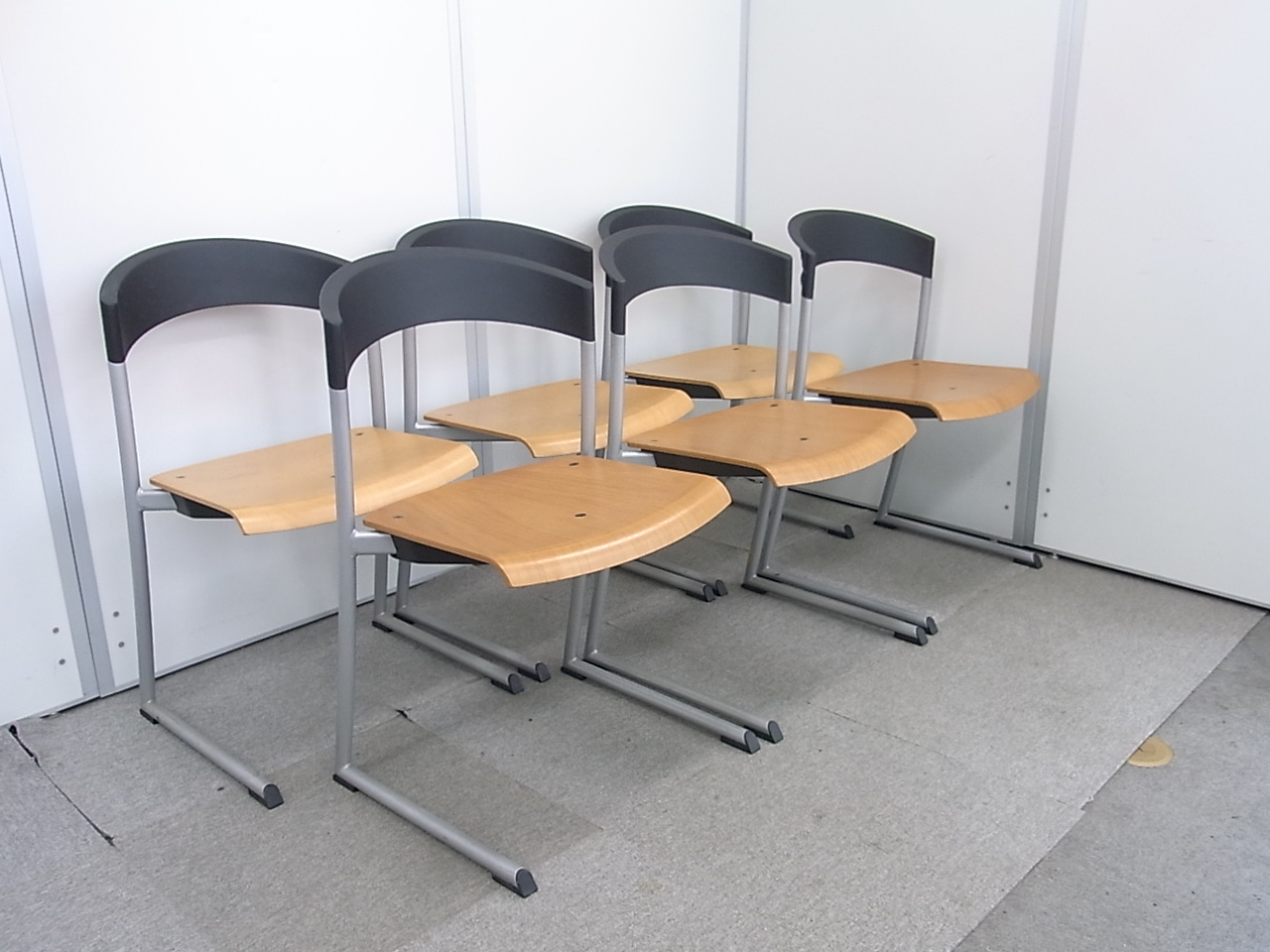 ■wiesnerhager×オカムラ　6脚セット　木製スタッキングチェア！
                        wiesnerhager
                                    中古
            