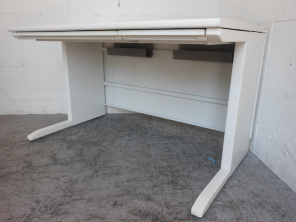 真っ白デスク！イトーキ製 CXシリーズ｜D715タイプ平机！
                        CX
                                    中古
            