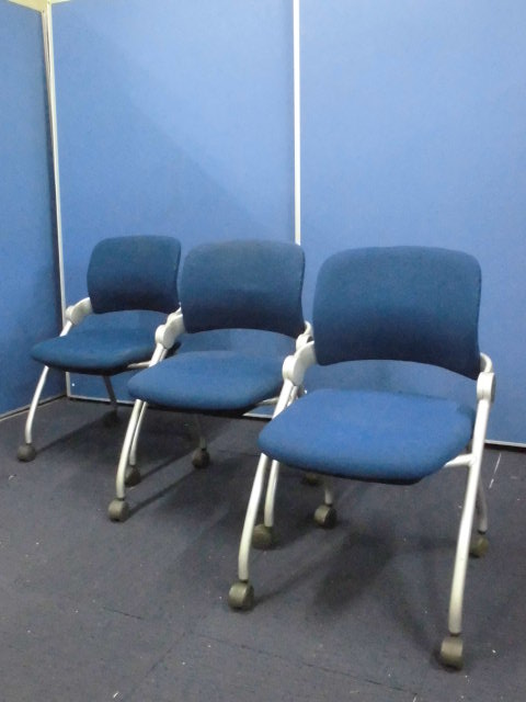 【3脚セット】コクヨ｜キャスター付ミーティングチェア！｜デザインも近未来型でかっこいいです！【セット商品】
                        
                                    中古
            