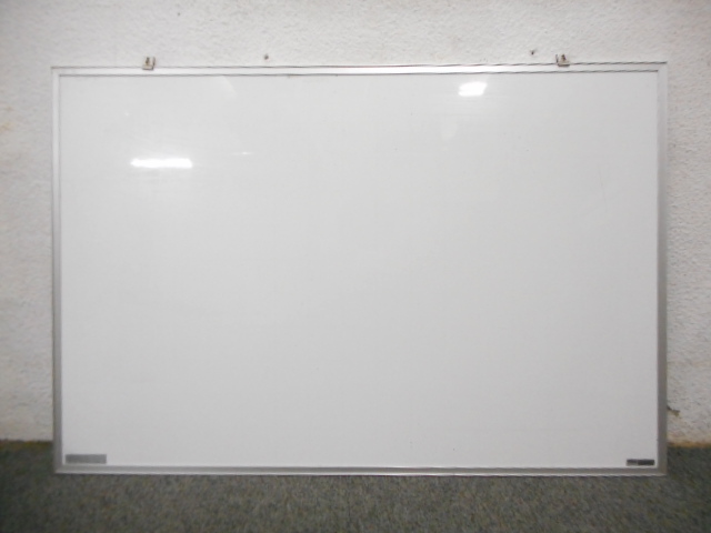 ■壁掛ホワイトボード　■W900×H600mm　■プラス（PLUS）【中古オフィス家具・新宿】 
                        
                                    中古
            