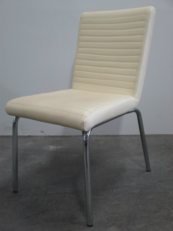 【4台入荷！】やわらかいクッション性！オシャレなホワイトカラーのチェアです！【レア】【中古オフィス家具】
                        
                                    中古
            