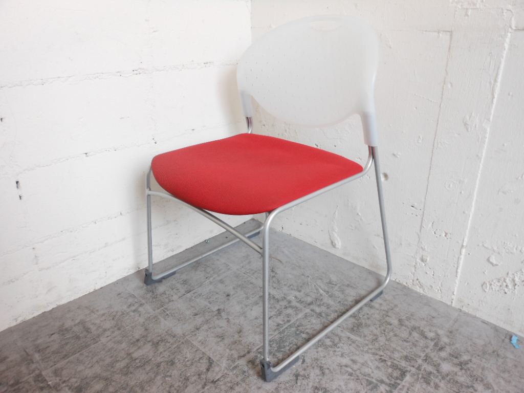 【10脚以上揃います！】～会議用チェア～　クリアホワイト＆レッド　デザイン・座り心地共に抜群！オフィスにオシャレお☆
                        クリケット
                                    中古
            