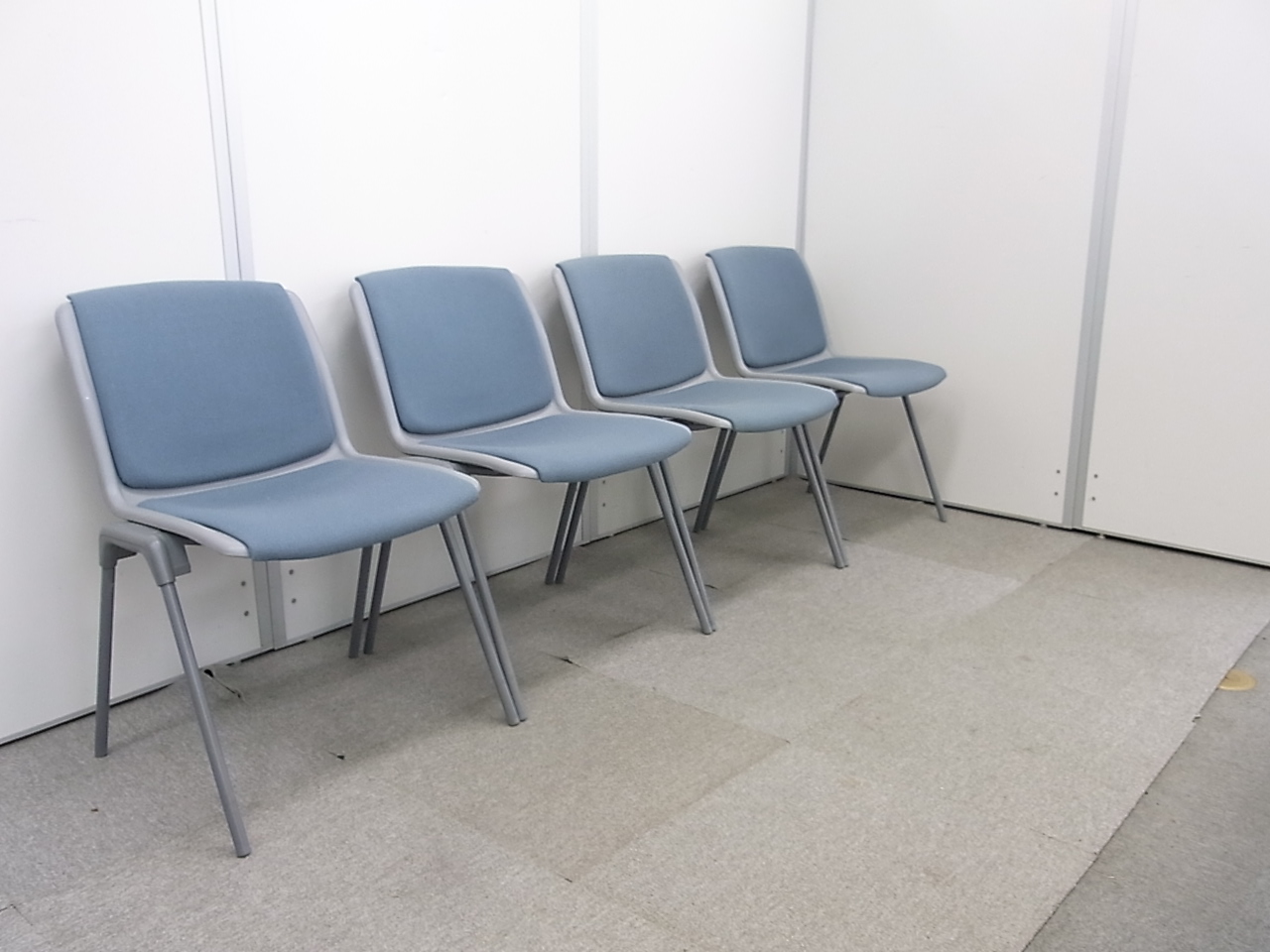 【4脚セット】昔ながらのスタッキングチェア！イトーキ製の座り心地は間違いないミーティングに適したチェア！
                        
                                    中古
            