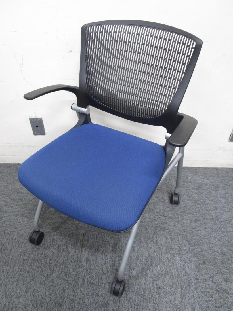 【レア商品入荷】オカムラ製固定肘付きグラータチェア　平行スタック収納タイプ（ネスティング）【状態良好】
                        グラータ
                                    中古
            