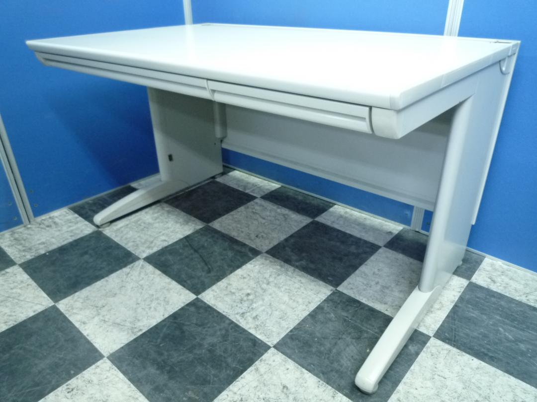 【２台入荷】■誰もが求める　幅１２００ｍｍデスク■奥行きは７５０ｍｍで広々スペース！■色は汚れが目立ちにくいニューグレーカラー！
                        SDデスクシステム
                                    中古
            