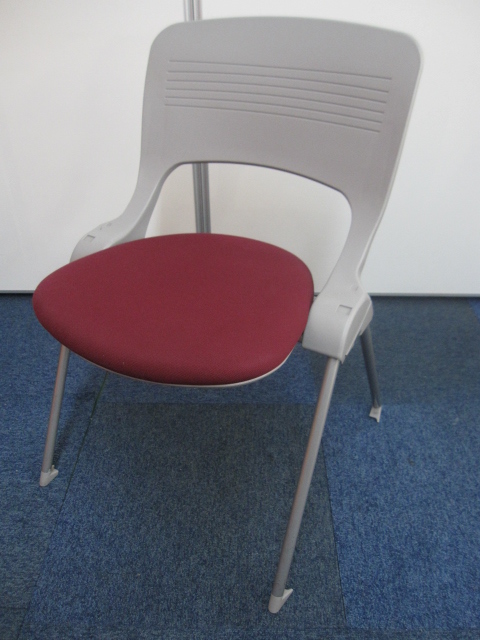 【2脚入荷】【状態よし】ウチダ(uchida)製　MX-40 【中古　キャスター無しチェア】
                        
                                    中古
            