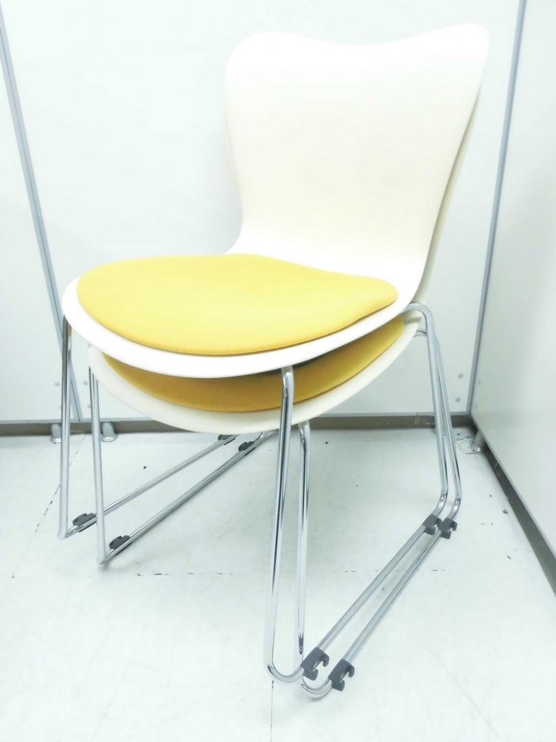 【1セット入荷】優しい色合いで使い勝手バツグン！　スタッキングチェア2脚セット商品
                        
                                    中古
            