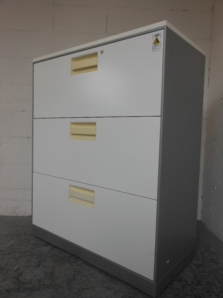 【残り在庫数1台！】安心・丈夫・デザインの良し！収納力抜群の人気のコクヨ製書庫
                        ユニフレックス
                                    中古
            