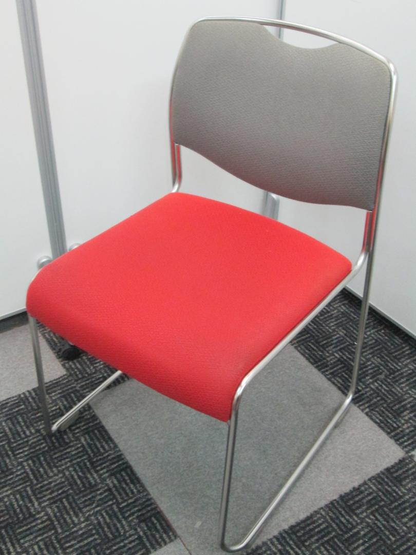 【ミーティング時の必須商品】スタッキングチェアー　鮮やかなレッド
                        
                                    中古
            