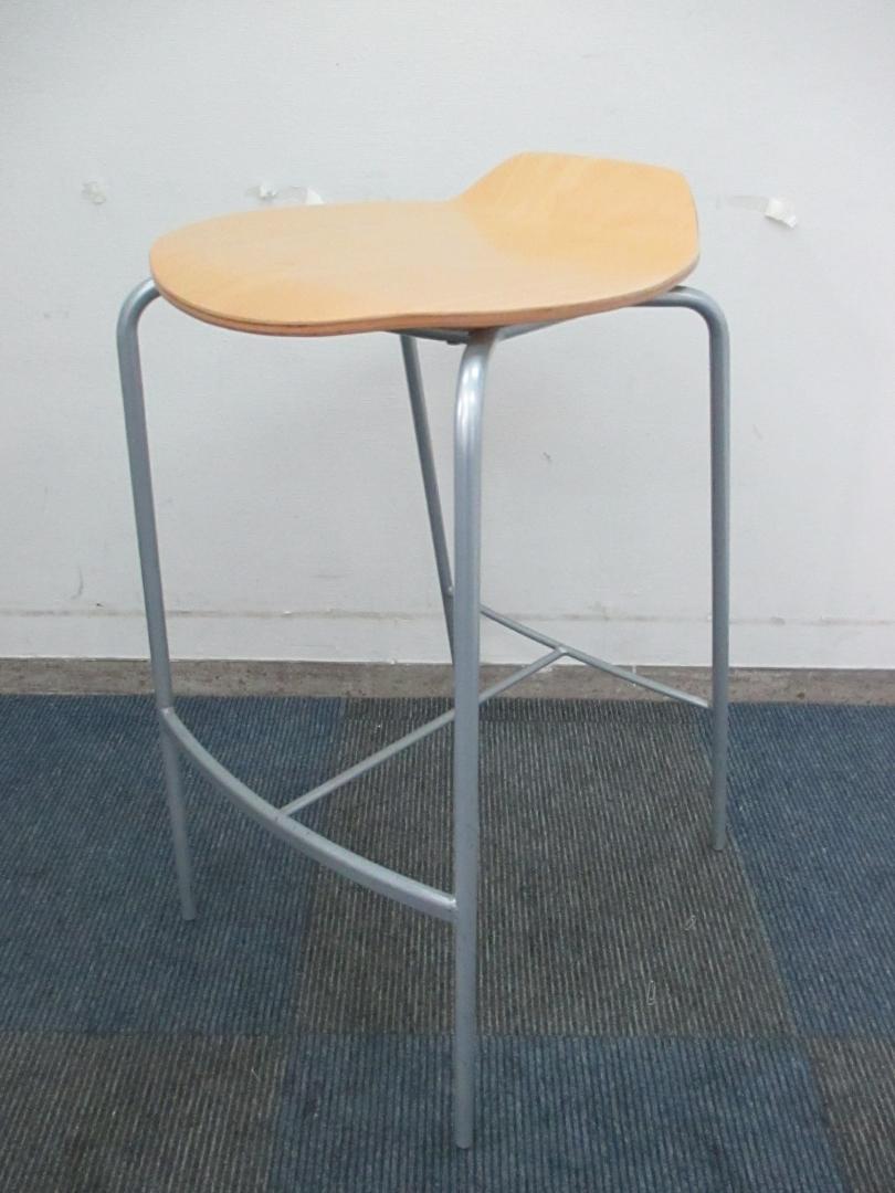 【状態良好品】イトーキ製　ハイチェア【オルノシリーズ】
                         orno（オルノ）シリーズ
                                    中古
            