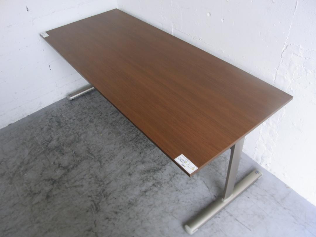 【2台入荷しました！】楽に移動・収納可能なスタックテーブル■使わない時は天板を倒してコンパクトに！スペースを取らず便利です！キャスターもロック機能付き☆
                        
                                    中古
            