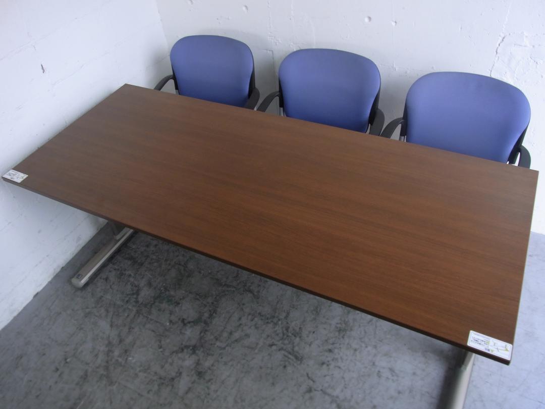 【2セット限定！】収納可能なテーブル・チェアセット■デザイン・丈夫さどれをとっても一級品■使わない時は隅っこへ！
                        
                                    中古
            