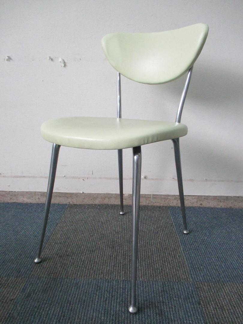 【ダイニング用としても】イトーキ製　ミーティングチェア【オフホワイト色】
                        
                                    中古
            