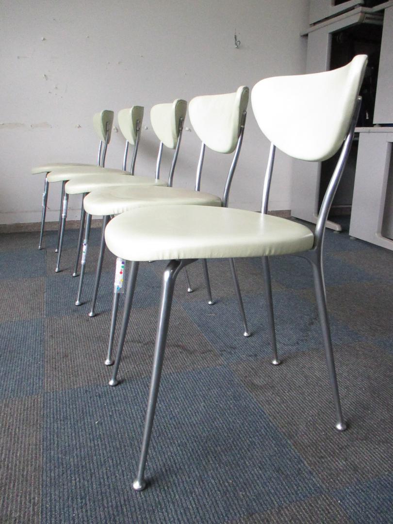 【セット商品】【ダイニング用としても】イトーキ製　ミーティングチェア【オフホワイト色】

                        
                                    中古
            