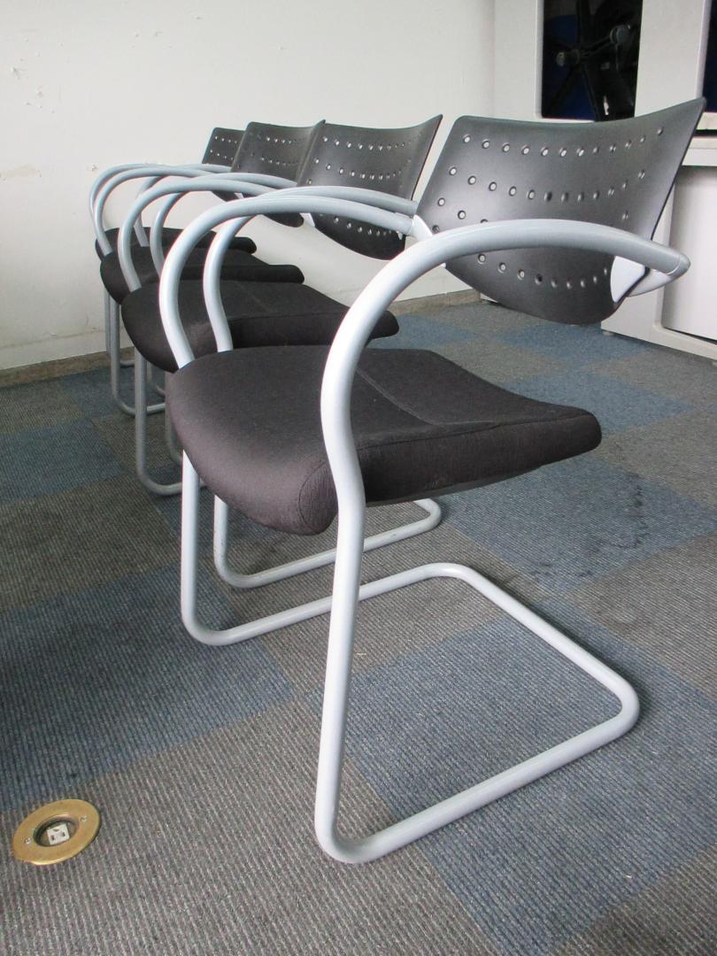 【セット商品】【状態良好品】キールハワー製　オルソチェア【デザイン性抜群!!】
                        キールハワー
                                    中古
            