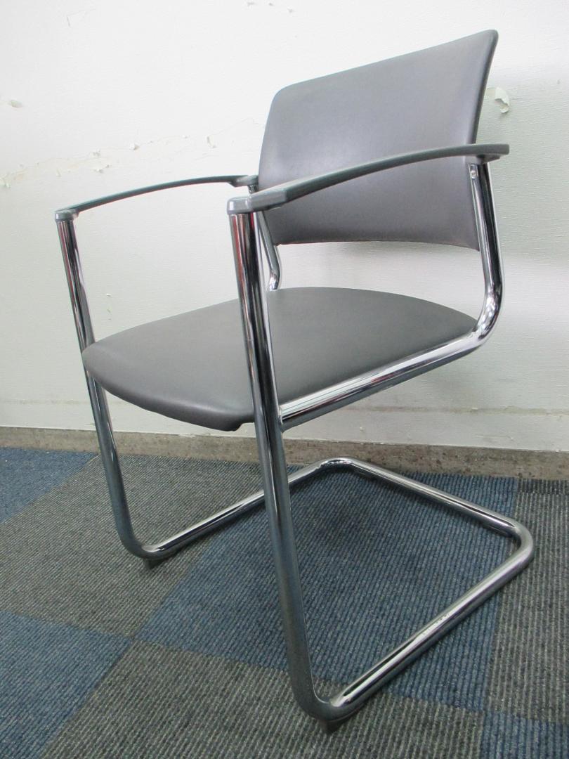 【肘かけ付き】コクヨ製　ミーティングチェア【おつとめ品】
                        100シリーズ
                                    中古
            