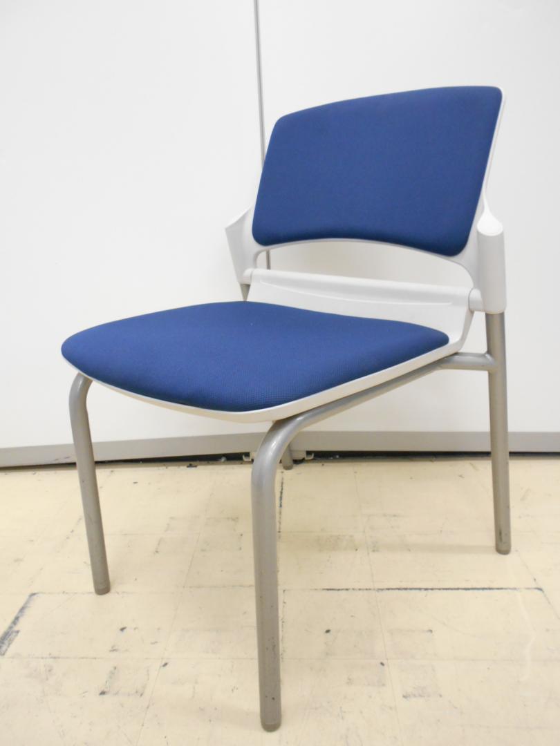 ウチダ製　スタッキングチェア　布張り
                        MF-180シリーズ
                                    中古
            