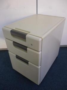 おつとめ品【プラス製】【三段ワゴン】在庫多数ございます！
                        
                                    中古
            