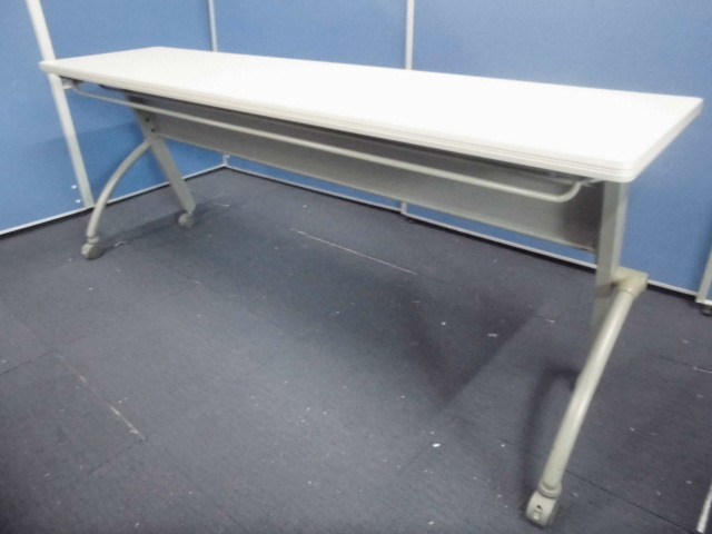 【幕板付き】イトーキ｜サイドスタックテーブル｜キャスター付きで移動もラクラク！【残り２台！】
                        
                                    中古
            