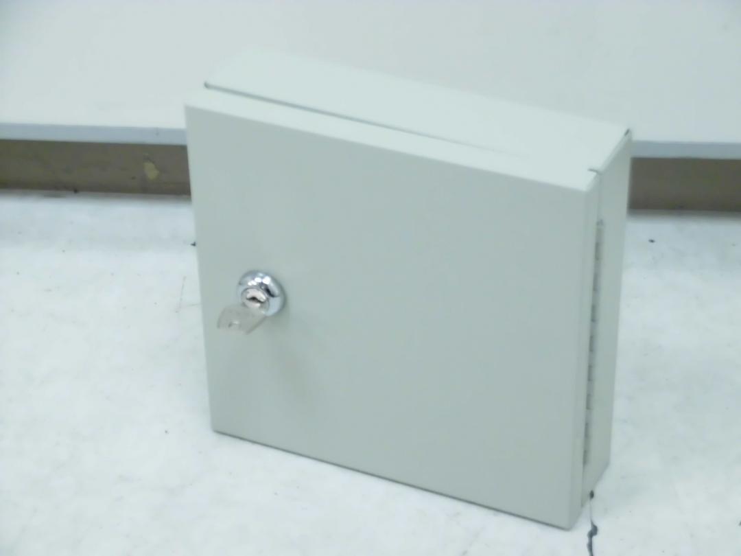 【鍵10本収納可能!!】壁掛け用の穴もついております！レア商品のため、お早めにどうぞ！
                        
                                    中古
            