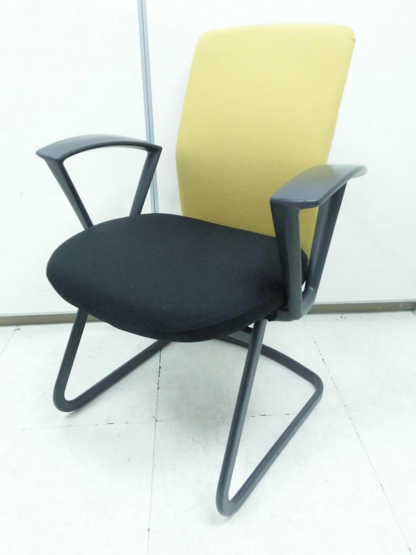 ミーティングチェア｜目に優しいイエロー｜肘がついてラクラクです
                        
                                    中古
            