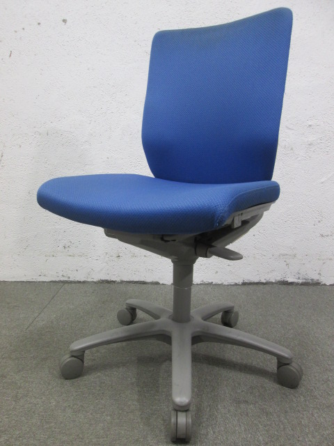 オカムラ製アドフィットチェア肘無タイプ【人気のブルー色】
                        アドフィット
                                    中古
            