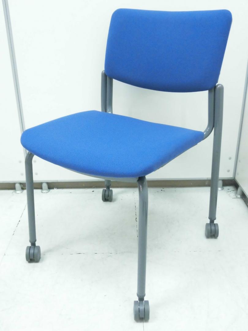 【4脚入荷】2013年に製造された商品で、状態良好品です！キャスター付で重ね合わせも可能！
                        
                                    中古
            