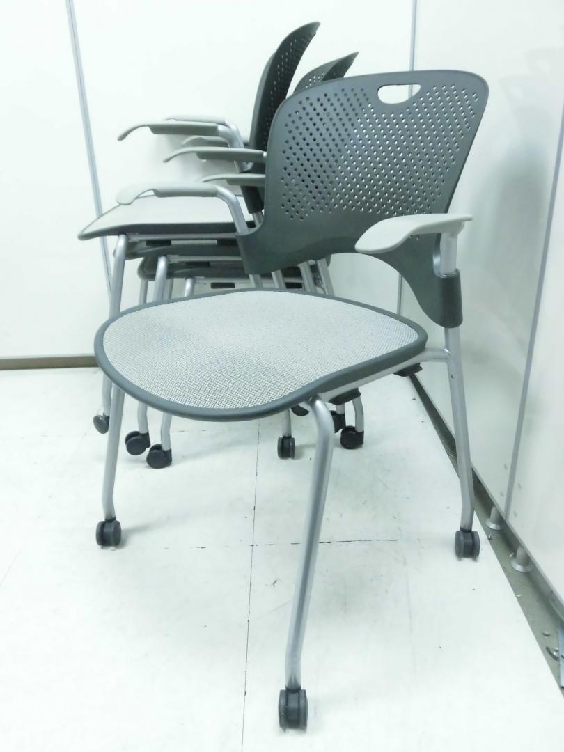 【4脚1セット価格】通常の単品購入より「10%」お得になっております!!座面メッシュで、座り心地、見た目もオシャレな1品！【オススメ商品】
                        ケイパーチェア
                                    中古
            