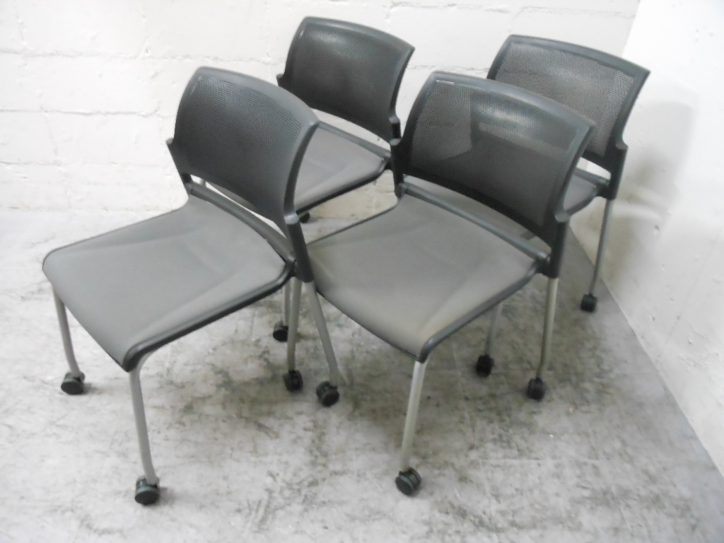 【2セット】スタッキングチェア4脚セット■ネスティング・スタッキング 2通りの重ね方が可能■まとめて購入でさらにお安く！
                        
                                    中古
            