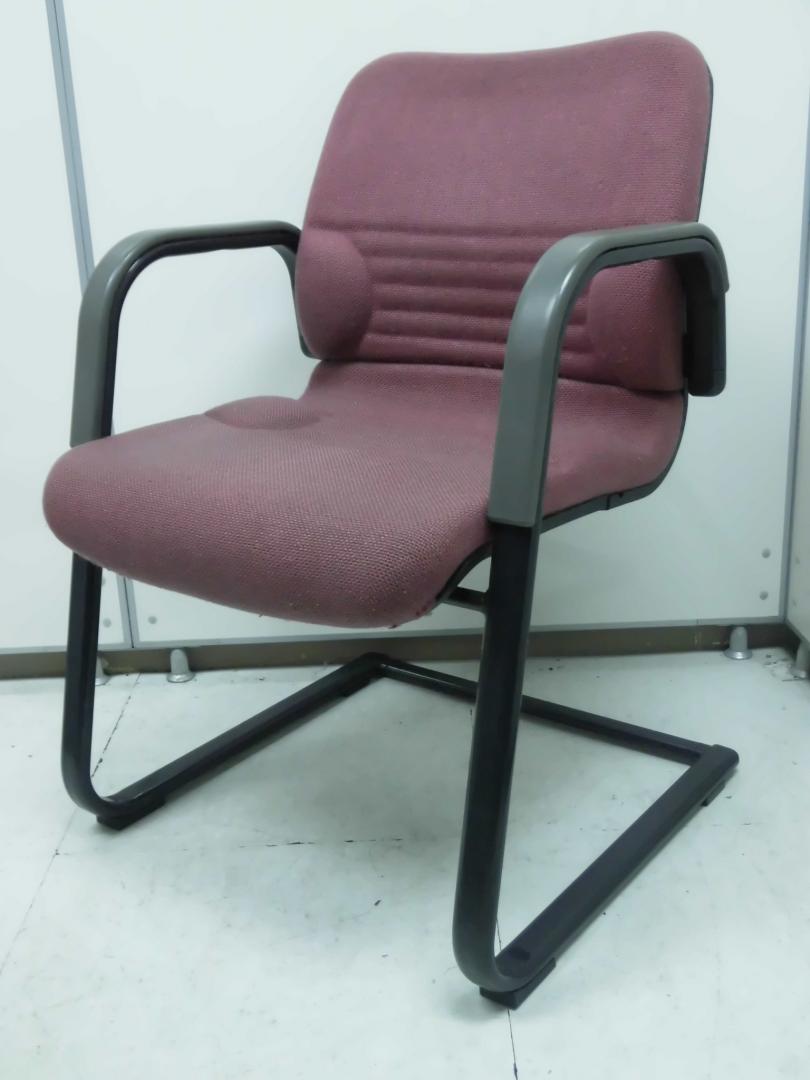 【残り３脚、在庫処分価格】肘付きミーティングチェア｜渋めのレッド｜座るとわかるフィット感｜
                        
                                    中古
            