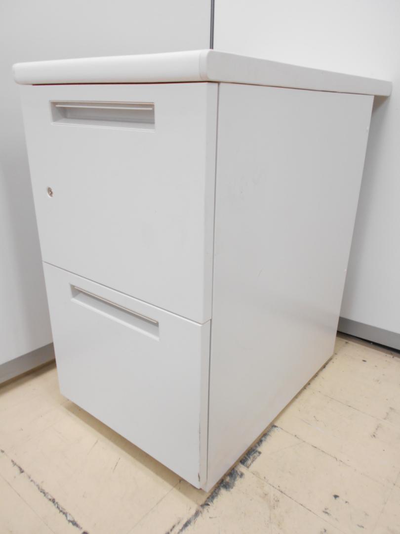 人気白色｜2段脇机｜書類整理に大活躍｜鮮やかな発色もGOOD
                        VDシリーズ
                                    中古
            